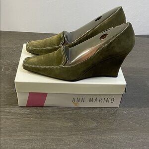 Ann Marino Olive Suede Wedges